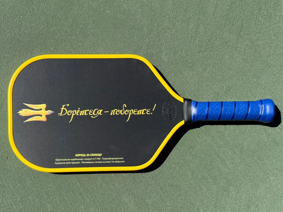 Freedom Fighter Paddle Ukraine Edition, full paddle with the Shevchenko line and the stork-Tryzub